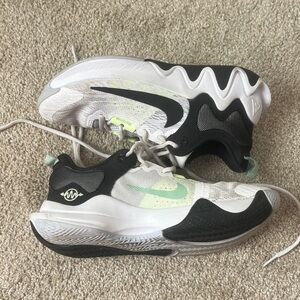 Nike Athletic Shoes White Black Green